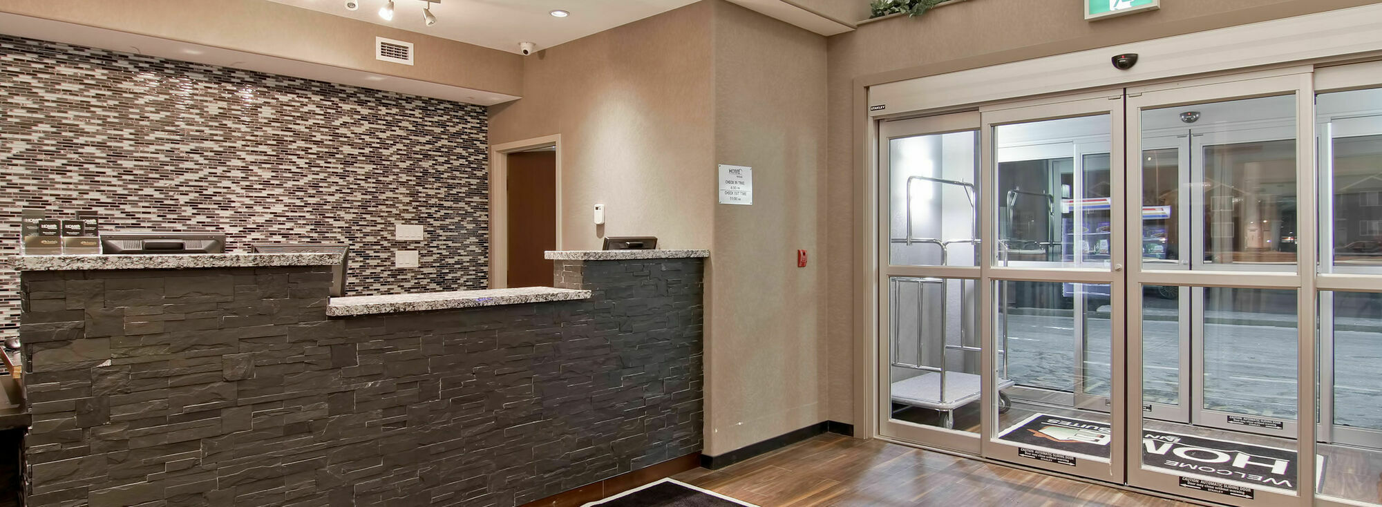 Home Inn & Suites Regina Airport Exteriör bild